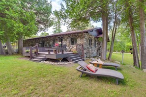 Cottage Exterior | Designed by Earl Young