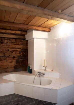 Bad mit Glas-Dusche