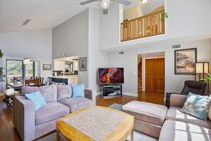 60' TV to enjoy movies with the family!
