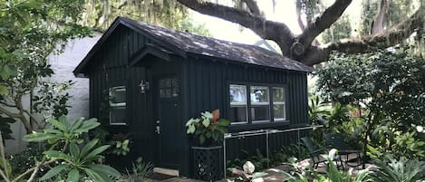 In Florida you expect sun but you also want shade, which this huge oak provides.