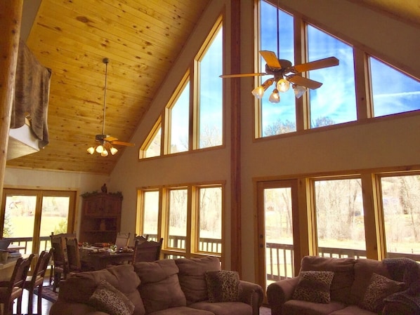 Huge Windows overlooking Lightner Canyon
