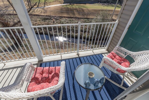 Welcome to our creekside retreat! Enjoy the golf course view as you hear the babbling brook below!