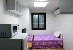 Sunny & Tidy Private Studio Apartment 