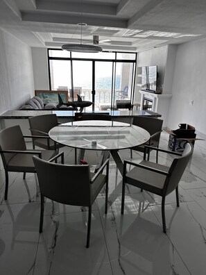 Dinning and family rooms. 
