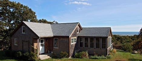 Glorious cottage overlooking the majestic Atlantic Ocean.