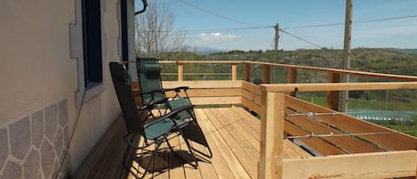 Terrasse 12 m2 plein sud avec vue sur le puis de Sancy