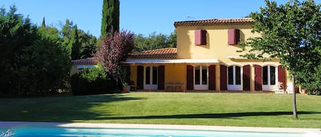 Vue maison (de la piscine)