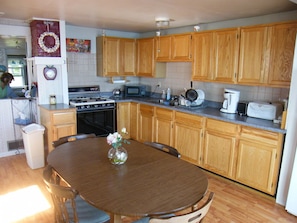 Eat-in kitchen
