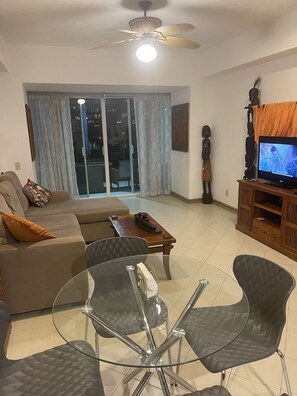 Living Room, TV has Roku 