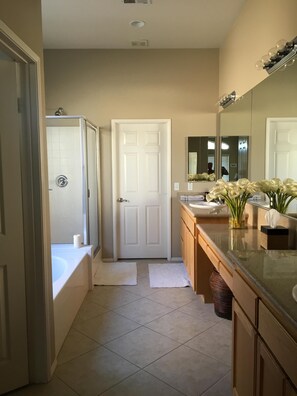 Super big master bathroom with large walk in closet at the back. 