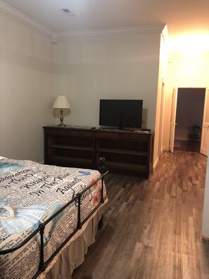 Mater bedroom leading into master bathroom