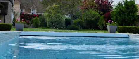 La Bergerie vue de la piscine