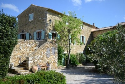 Bellamente renovada casa de piedra con excelentes vistas en el Languedoc