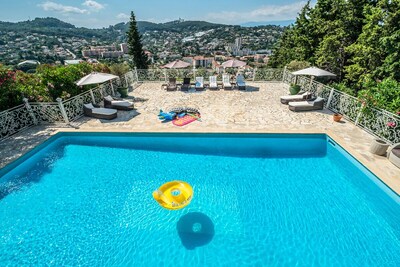 Luxusvilla in Cannes mit Schwimmbecken, 650qm groß