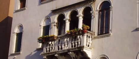 Facciata , palazzo storico del 1600