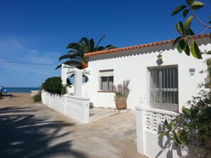 Entrance of the Villa

Entrada del chalet