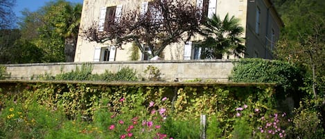 Maison de la grande Paponie sur sa terrasse