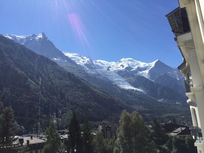 NOVO high-end de 3 quartos e 3 banheiros apartamento no coração de Chamonix de frente para o Monte Blanc