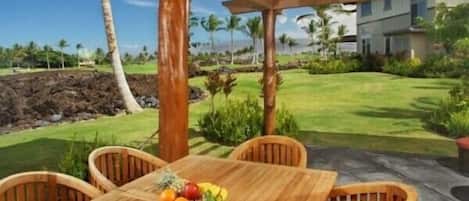 Private Lanai with Six Person Table