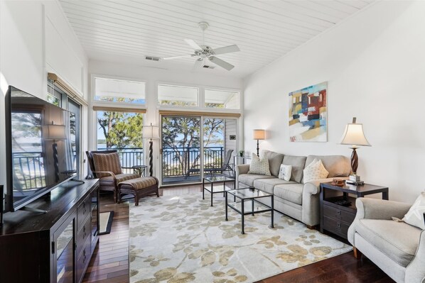 1900 Beachside Tennis Offers Stunning Panoramic Ocean Views
