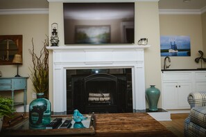 Den fireplace (absolutely no fires in fireplace- not for use by renters)