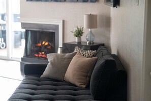 Gas fireplace for a cozy warm atmosphere
