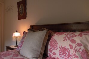 Sheridan doona covers, electric blanket and different style pillows.