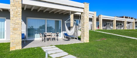 Our super porch!All elegance apartment have a breathless lake view!