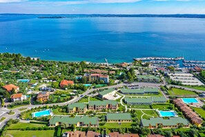 Relais Rosa dei Venti have a terrific lake view!200 meters from the lake!