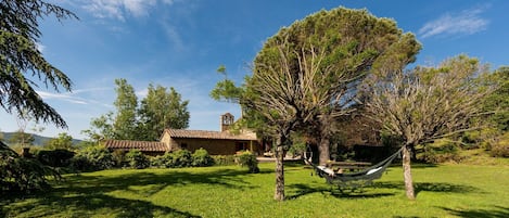 La Madonna del Bagno and her big skies