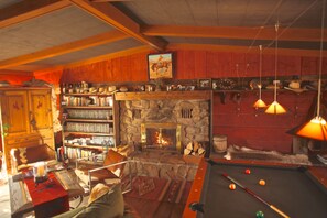 TR Room ~ Enjoy a game of pool, or sit by the fire and read or watch a movie