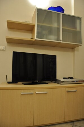 TV and DVD recorder/player
