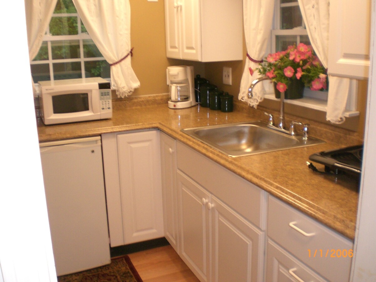 Lake Cottage Studio, Sandy Beach, RowBoat & Kayaks, Awesome Fishing, Swimming
