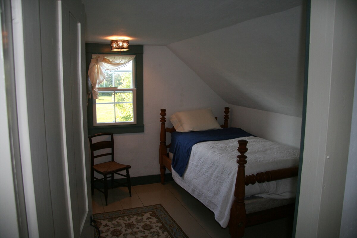 1840s Farmhouse On 90 AC. With Trails, Mountain Views, Sauna