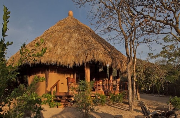 CASA PORVENIR EL NIDO SUTIE- thatched tropical palapa