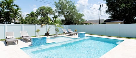 Brand new salt water pool with sunshelf for the kids to play in! 