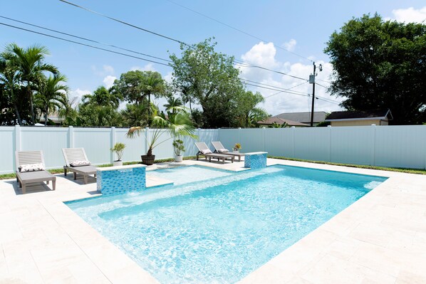 Brand new salt water pool with sunshelf for the kids to play in! 