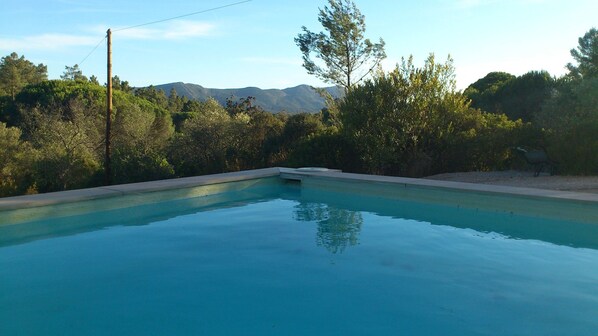 Your little pool, perfect to cool down, after the beach with a drink. 