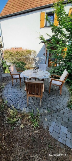 Ihr Terrassenplatz im Garten