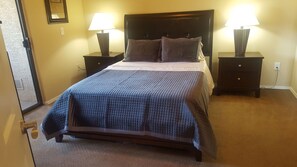 master bedroom / queen size