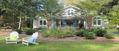 Parks 10+Cars, Garage in back, Paved Driveway, Security 24/7