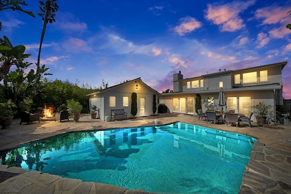 Pool and Fire Pit at night!