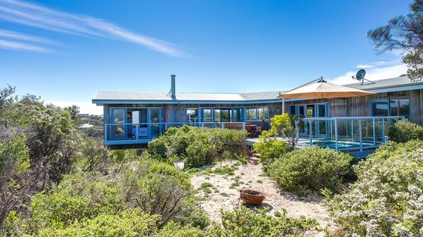 Ideal holiday rental with ocean views and minutes walk from beach