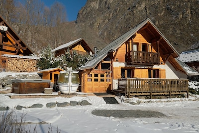 Chalet near Les 2 Alpes with sauna and jacuzzi