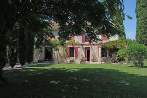 Holiday rental MAUSSANE LES ALPILLES farmhouse to rent facade