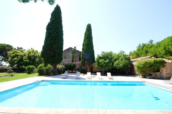 Holiday rental MAUSSANE LES ALPILLES  for rent 14 people garden