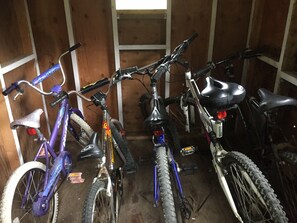 4 to 5 bikes of all sizes.