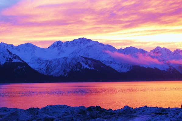 Resurrection Bay is 2 blocks away and has a beautiful trail along it.