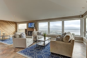 Open living room overlooking Pacific Ocean