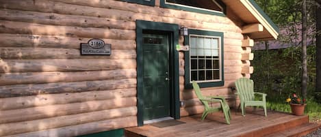 Welcome to Hale Kōlea Cabin in east Talkeetna, Alaska!